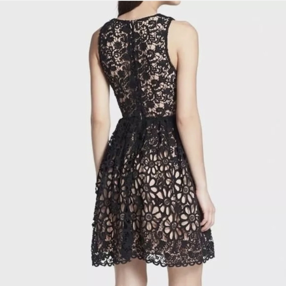 🖤♥️ New V-neck Floral Daisy Crochet Lace Flower Dress - Picture 2 of 13